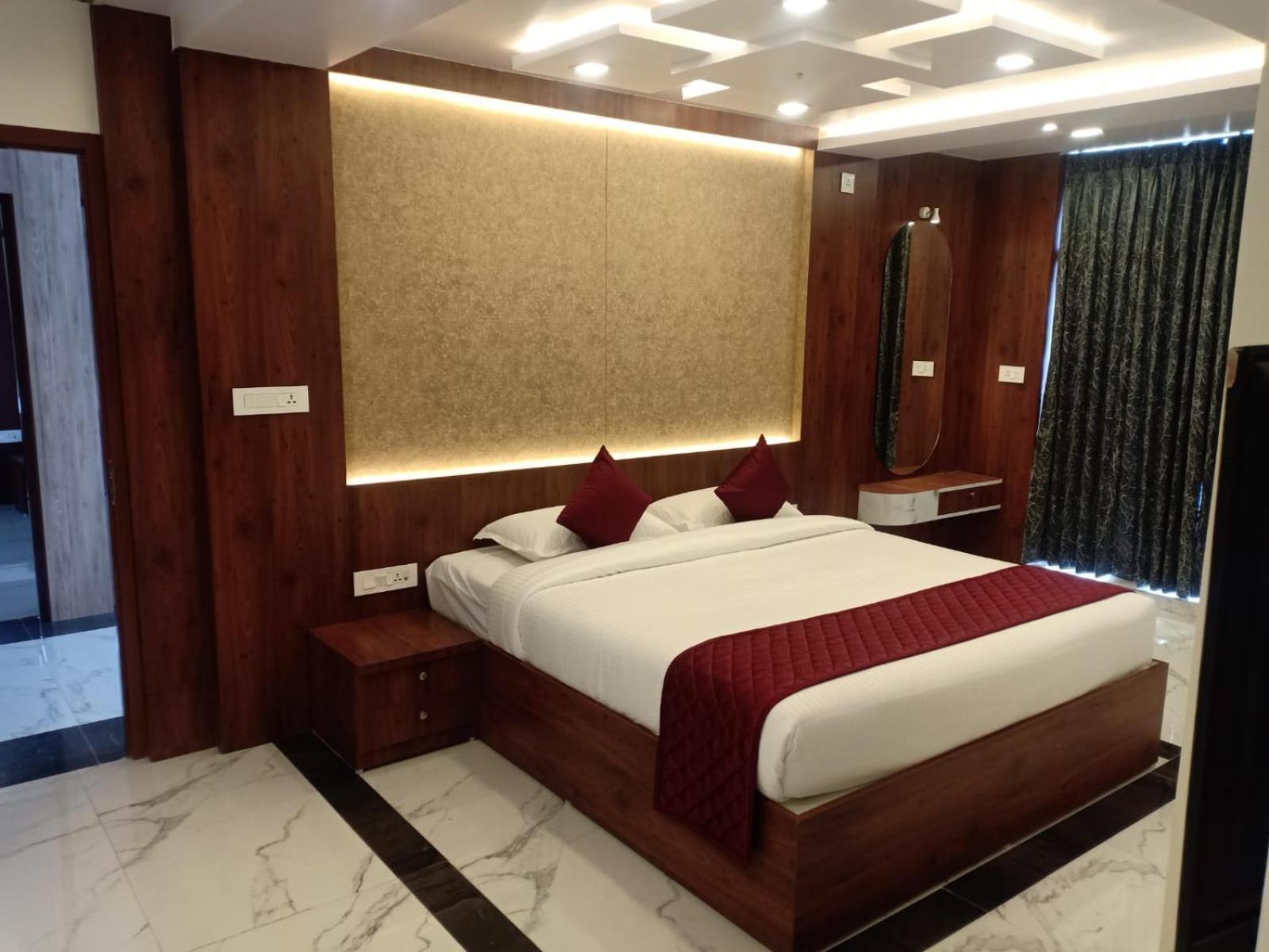 Lakshmi Mahal - V Inn Thiruvarur Exterior photo